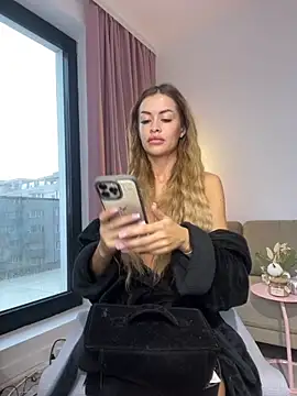 Snapshot of _Luxie_ chatting on October 2025 06:20:02 AM Luxie online show from October 2025 06:20:02 AM