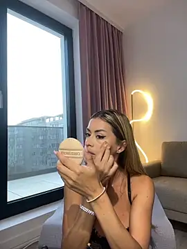 Snapshot of _Luxie_ chatting on October 2025 06:14:01 AM Luxie online show from October 2025 06:14:01 AM