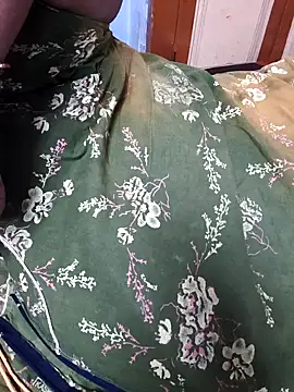 Snapshot of TAMIL_ELAKKIYA chatting on October 2025 12:36:02 PM TAMIL ELAKKIYA online show from October 2025 12:36:02 PM