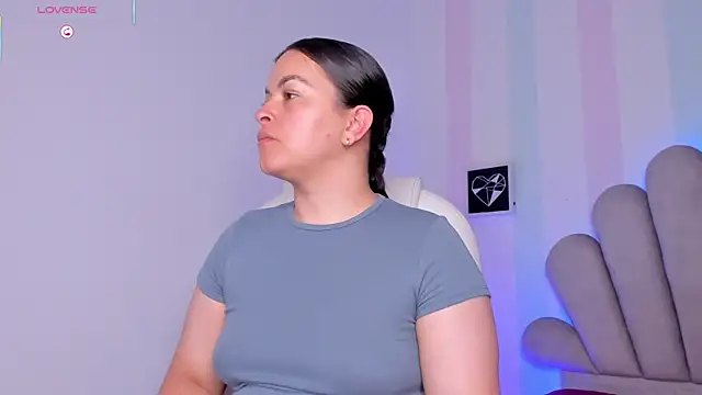 Snapshot of Ariah_Walker_ chatting on October 2025 04:05:02 AM Ariah Walker online show from October 2025 04:05:02 AM