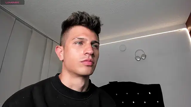 Snapshot of kevin_ahss chatting on October 2025 11:57:01 PM kevin ahss online show from October 2025 11:57:01 PM