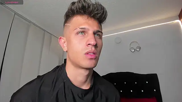 Snapshot of kevin_ahss chatting on October 2025 12:08:01 AM kevin ahss online show from October 2025 12:08:01 AM