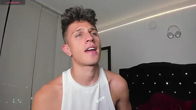 Snapshot of kevin_ahss chatting on October 2025 11:16:02 PM kevin ahss online show from October 2025 11:16:02 PM