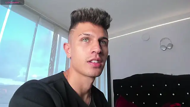 Snapshot of kevin_ahss chatting on October 2025 10:17:02 PM kevin ahss online show from October 2025 10:17:02 PM