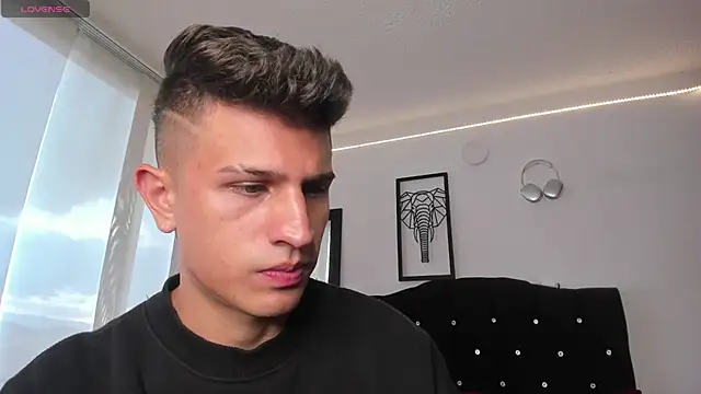 Snapshot of kevin_ahss chatting on October 2025 09:42:02 PM kevin ahss online show from October 2025 09:42:02 PM