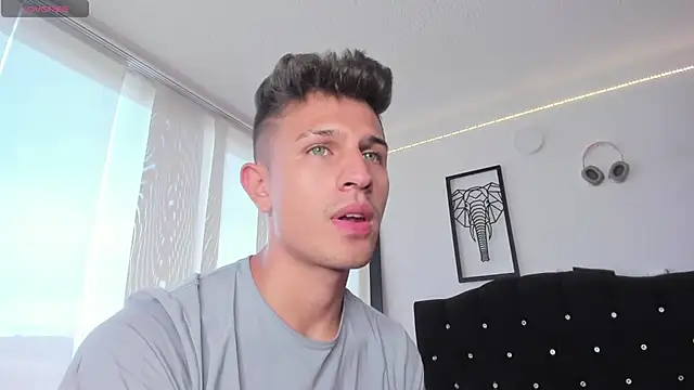 Snapshot of kevin_ahss chatting on October 2025 09:39:02 PM kevin ahss online show from October 2025 09:39:02 PM