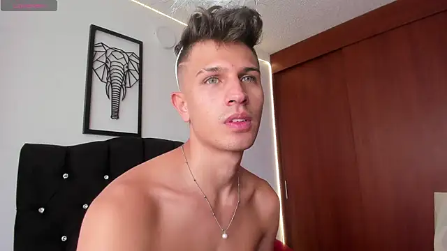 Snapshot of kevin_ahss chatting on October 2025 07:48:02 PM kevin ahss online show from October 2025 07:48:02 PM