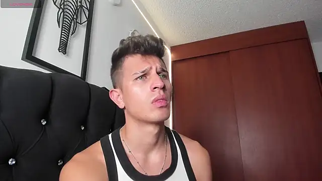 Snapshot of kevin_ahss chatting on November 2025 10:09:01 PM kevin ahss online show from November 2025 10:09:01 PM