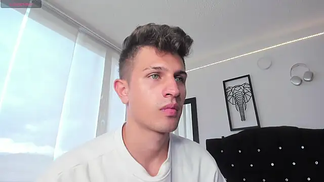 Snapshot of kevin_ahss chatting on November 2025 09:03:02 PM kevin ahss online show from November 2025 09:03:02 PM