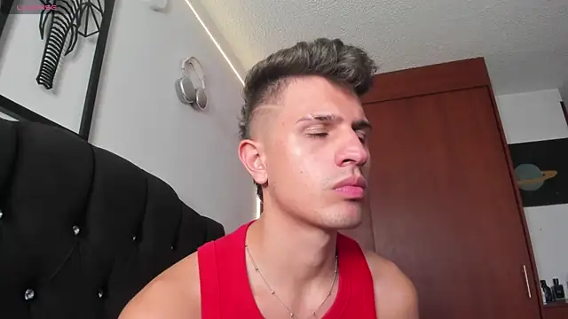 Snapshot of kevin_ahss chatting on November 2025 09:46:02 PM kevin ahss online show from November 2025 09:46:02 PM