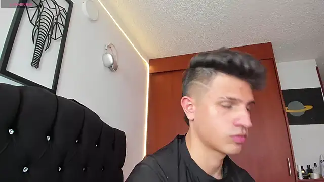 Snapshot of kevin_ahss chatting on November 2025 08:52:02 PM kevin ahss online show from November 2025 08:52:02 PM