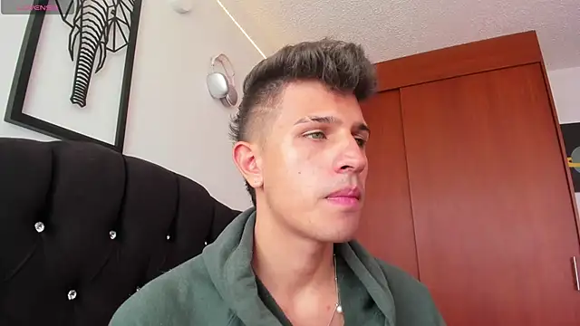 Snapshot of kevin_ahss chatting on November 2025 04:30:01 PM kevin ahss online show from November 2025 04:30:01 PM