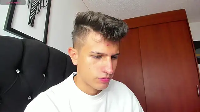 Snapshot of kevin_ahss chatting on November 2025 09:17:01 PM kevin ahss online show from November 2025 09:17:01 PM