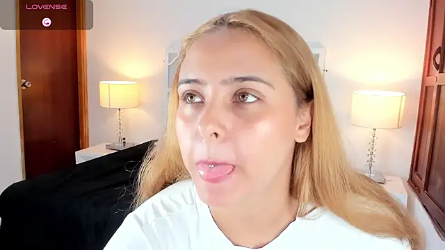 Snapshot of MikaelaStone chatting on October 2025 12:04:02 PM MikaelaStone online show from October 2025 12:04:02 PM