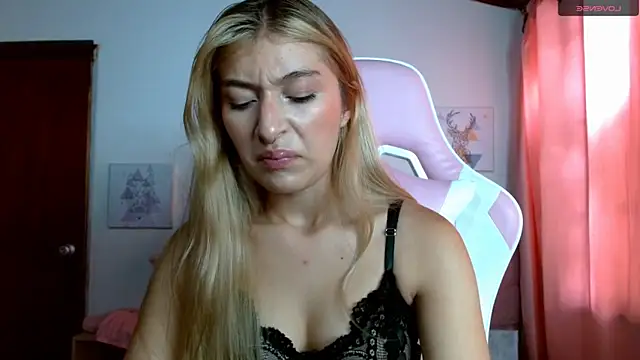 Snapshot of SophiaaLee chatting on October 2025 04:06:02 PM SophiaaLee online show from October 2025 04:06:02 PM