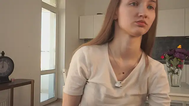 Snapshot of HenriettaCoppinger chatting on October 2025 10:05:02 AM HenriettaCoppinger online show from October 2025 10:05:02 AM