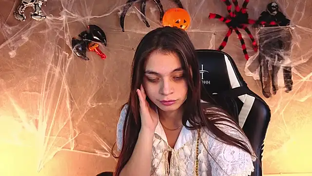 Leila Hefner online show from October 2025 02:46:02 AM