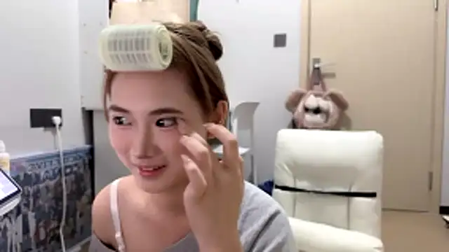 Snapshot of Ann-cookie chatting on November 2025 01:55:02 PM Ann-cookie online show from November 2025 01:55:02 PM