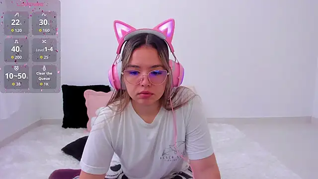 Snapshot of Alana_Banana_ chatting on November 2025 01:43:02 PM Alana Banana online show from November 2025 01:43:02 PM