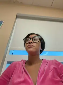 Snapshot of LuckyKhloe chatting on October 2025 11:19:01 AM LuckyKhloe online show from October 2025 11:19:01 AM