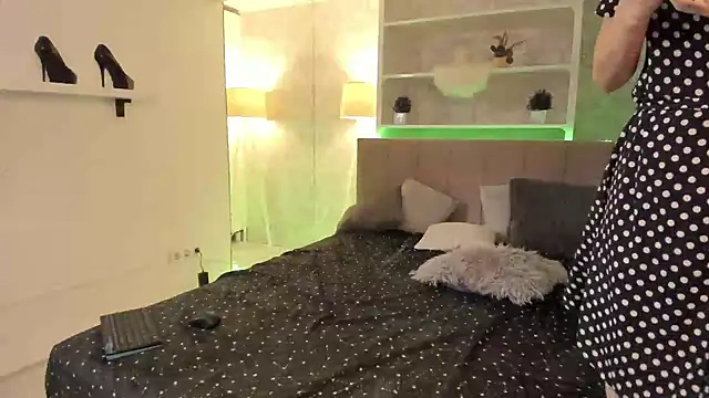 Snapshot of IsabelKiss chatting on September 2025 05:52:02 AM IsabelKiss online show from September 2025 05:52:02 AM