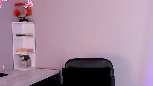 Emma  clark  online show from September 2025 12:27:02 PM