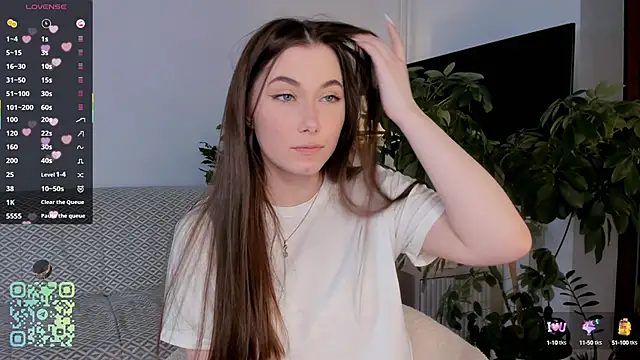 LynetHigh online show from September 2025 05:27:01 PM