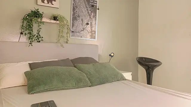 Nickifox   online show from October 2025 07:25:02 PM