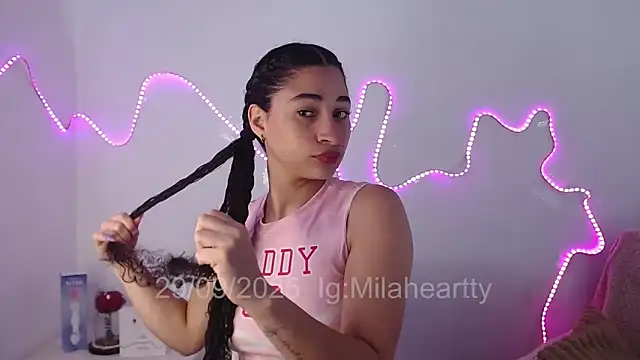 Snapshot of heartty_Milah chatting on September 2025 02:33:02 PM heartty Milah online show from September 2025 02:33:02 PM