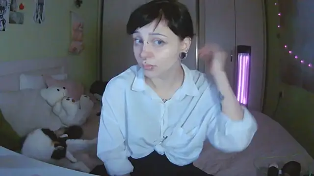 SineKiraReal online show from October 2025 11:00:02 AM