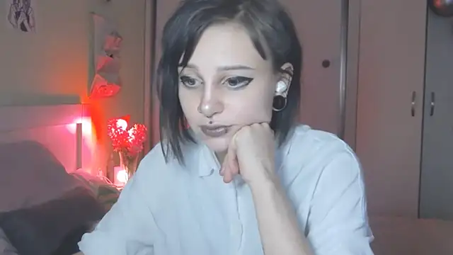 SineKiraReal online show from November 2025 01:13:01 PM