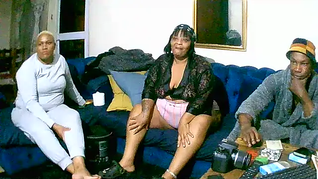 Snapshot of TheeBigPump chatting on November 2025 04:18:02 PM TheeBigPump online show from November 2025 04:18:02 PM