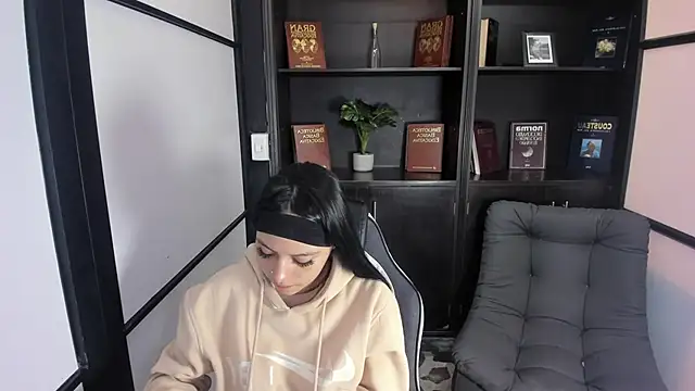 IvonnePrince  online show from September 2025 12:49:02 PM