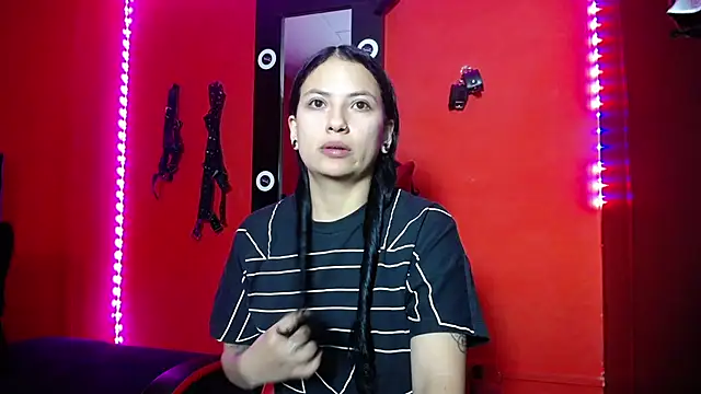LaurynBennett  online show from September 2025 06:43:02 PM