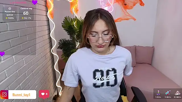 Snapshot of Bunni_tay chatting on October 2025 11:31:02 AM Bunni tay online show from October 2025 11:31:02 AM