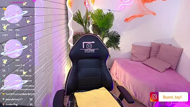 Snapshot of Bunni_tay chatting on October 2025 11:36:02 AM Bunni tay online show from October 2025 11:36:02 AM