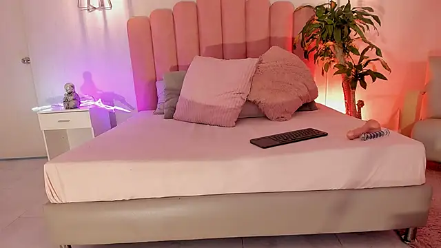 raven black  online show from October 2025 02:05:02 PM