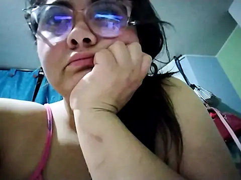 TifanyAmazinng online show from September 2025 12:54:01 AM