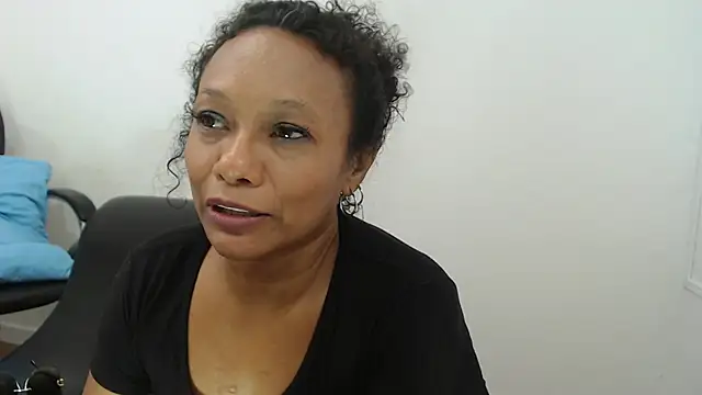 Queen Naomi online show from September 2025 07:58:01 PM