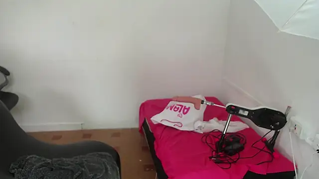 Queen Naomi online show from September 2025 07:57:02 PM