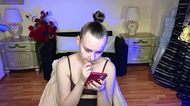 Snapshot of Kelly_Cartier chatting on October 2025 11:52:02 AM Kelly Cartier online show from October 2025 11:52:02 AM