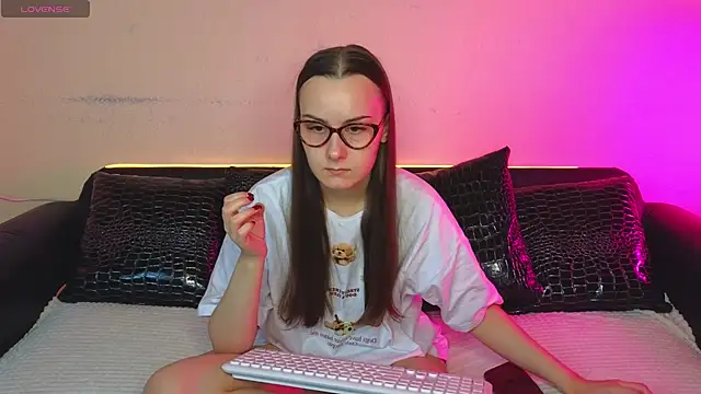 Snapshot of Kelly_Cartier chatting on October 2025 12:06:01 PM Kelly Cartier online show from October 2025 12:06:01 PM