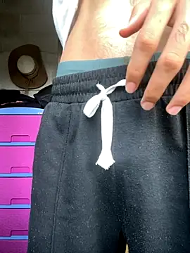 Snapshot of Axel-Mejia chatting on October 2025 07:10:02 PM Axel-Mejia online show from October 2025 07:10:02 PM