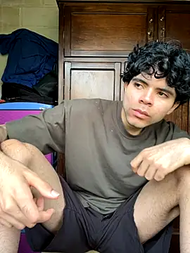 Snapshot of Axel-Mejia chatting on November 2025 01:45:01 PM Axel-Mejia online show from November 2025 01:45:01 PM