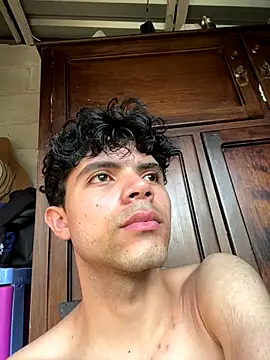 Snapshot of Axel-Mejia chatting on December 2025 08:46:01 PM Axel-Mejia online show from December 2025 08:46:01 PM