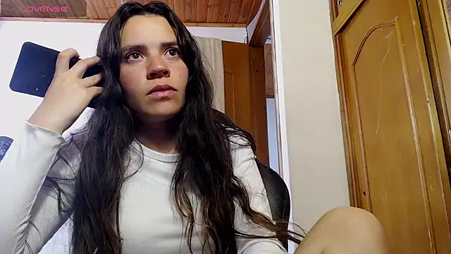 Snapshot of Skylar_Serenity chatting on October 2025 07:01:02 PM Skylar Serenity online show from October 2025 07:01:02 PM