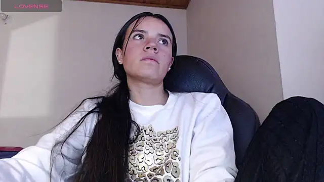 Snapshot of Skylar_Serenity chatting on November 2025 06:54:01 PM Skylar Serenity online show from November 2025 06:54:01 PM