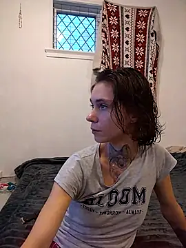 Snapshot of HoneySquirrel chatting on October 2025 04:18:01 PM HoneySquirrel online show from October 2025 04:18:01 PM