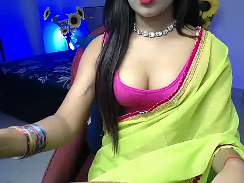 Little queenn online show from November 2025 06:08:01 PM