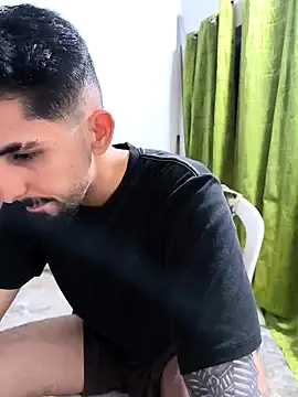 Snapshot of giannis090 chatting on September 2025 04:17:02 AM giannis090 online show from September 2025 04:17:02 AM